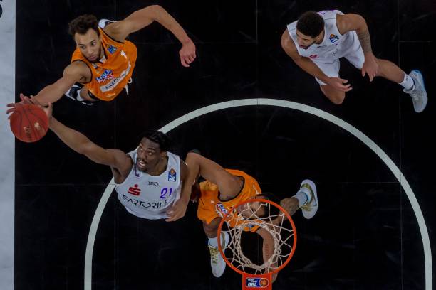 法的背后 法的背后